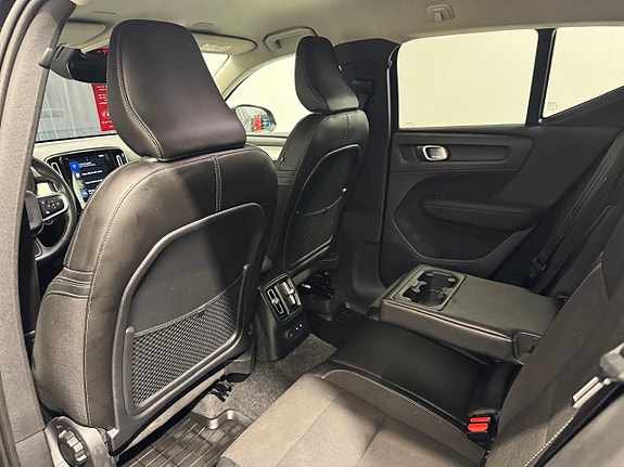 Volvo XC40 8 of 15