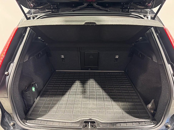 Volvo XC40 9 of 15
