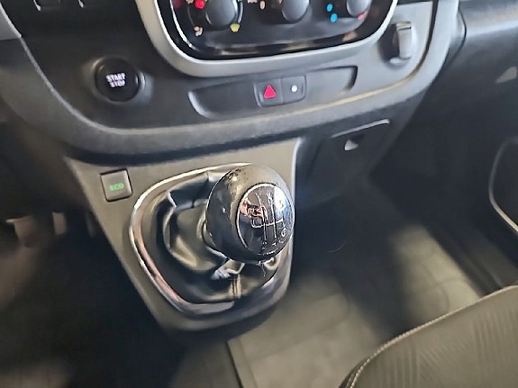 Renault Trafic 11 of 13