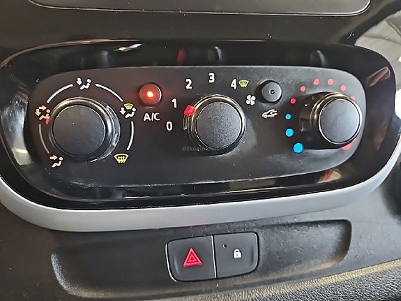 Renault Trafic 12 of 13