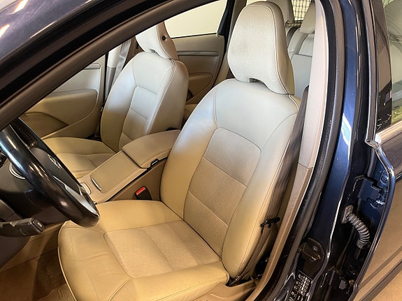 Volvo V70 13 of 27
