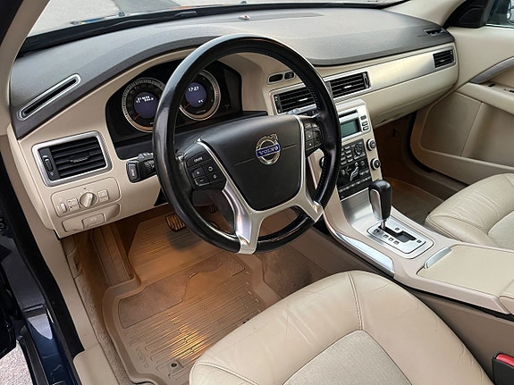 Volvo V70 12 of 27