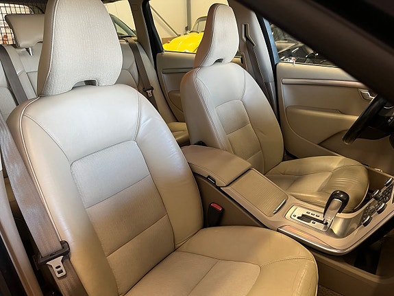 Volvo V70 15 of 27