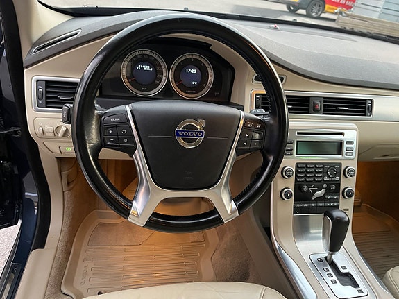 Volvo V70 19 of 27