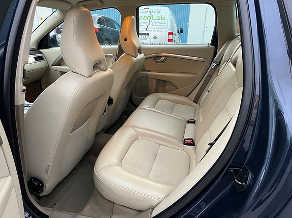 Volvo V70 17 of 27