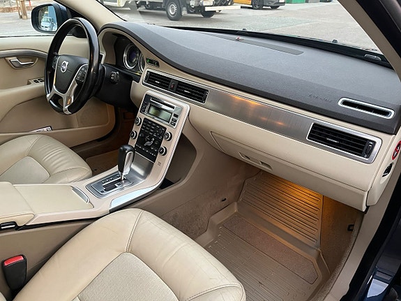 Volvo V70 14 of 27