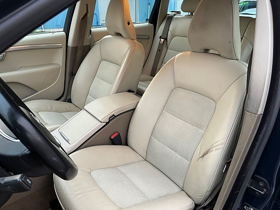 Volvo V70 13 of 27