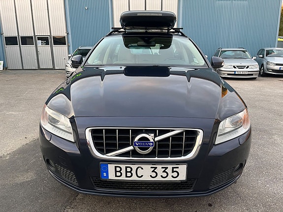 Volvo V70 2 of 27