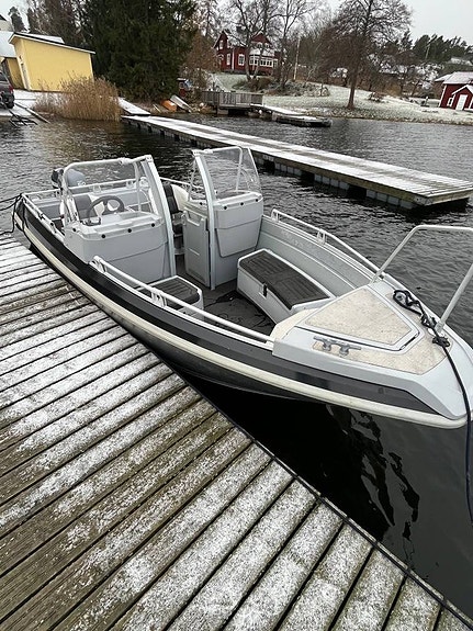 Buster x - 2012 Yamaha 60 HK nyservad 75 timmar !