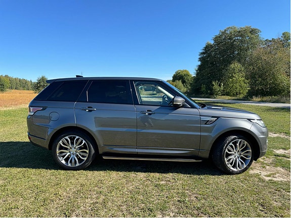 Land Rover Range Rover Sport 13 of 15