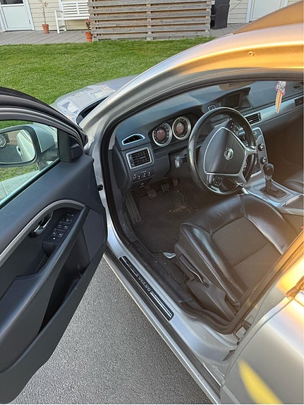 Volvo V70 4 of 5