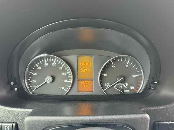 Mercedes-Benz Sprinter 319 12 of 18