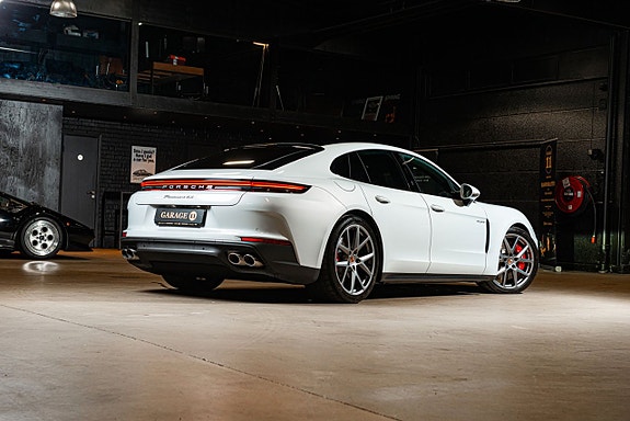 Porsche Panamera 4S 5 of 5