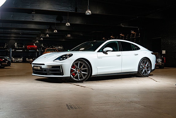 Porsche Panamera 4S 2 of 5