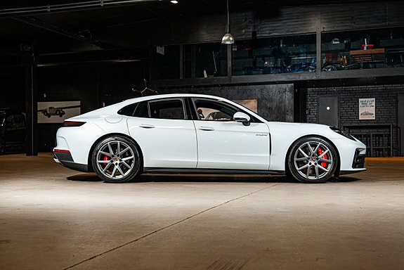 Porsche Panamera 4S 6 of 30