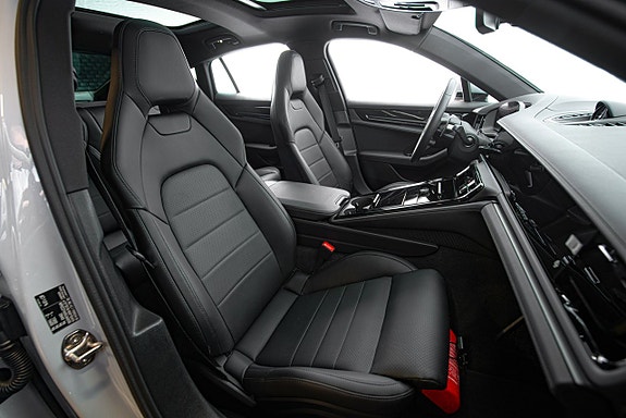 Porsche Panamera 4S 17 of 30