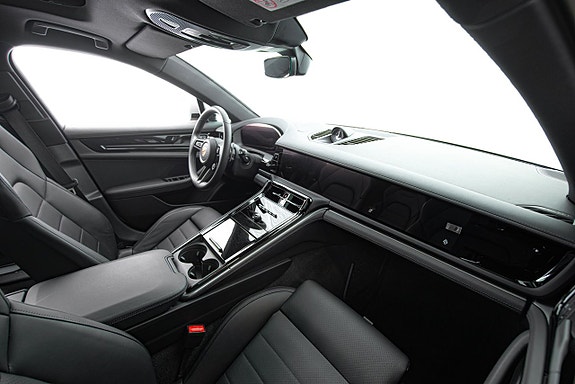Porsche Panamera 4S 15 of 30