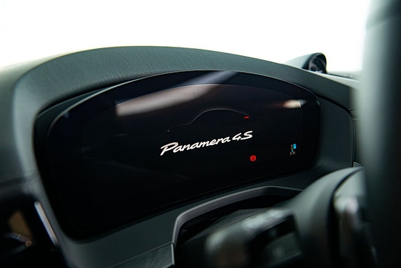 Porsche Panamera 4S 19 of 30