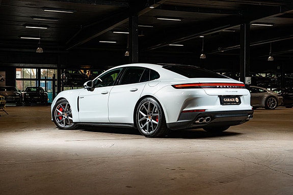Porsche Panamera 4S 4 of 5