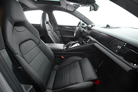 Porsche Panamera 4S 16 of 30