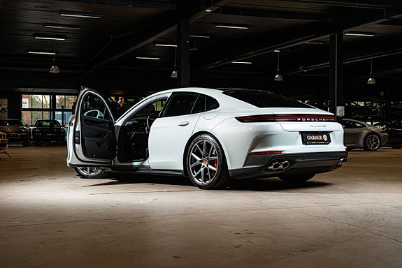 Porsche Panamera 4S 8 of 30