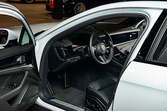 Porsche Panamera 4S 9 of 30