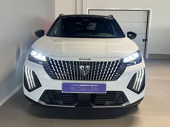 Peugeot 2008 2 of 5