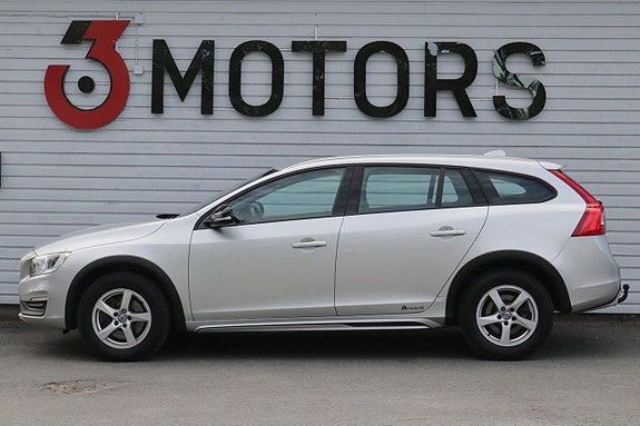 Volvo V60 Cross Country 3 of 5