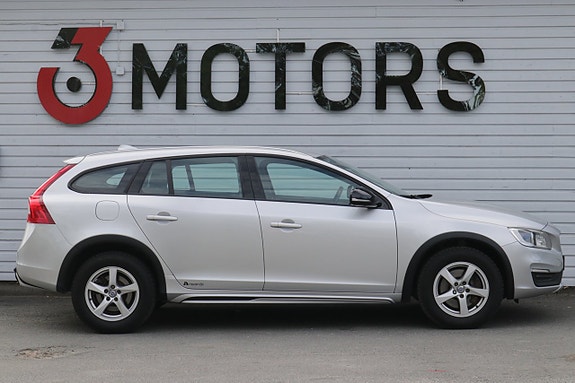 Volvo V60 Cross Country 4 of 5