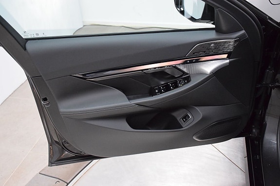 BMW 550e 25 of 26