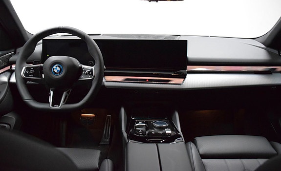 BMW 550e 3 of 26