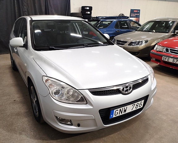 Hyundai i30 8 of 27