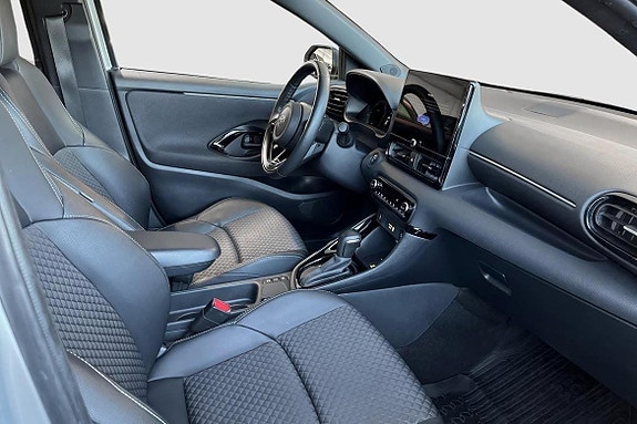 Toyota Yaris 8 of 13
