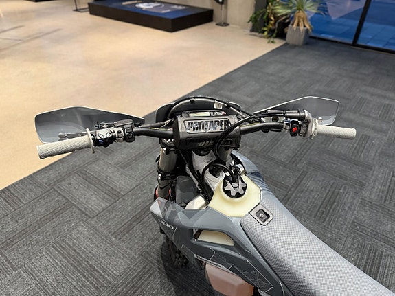 Husqvarna TE 300 PRO 5 of 7