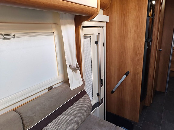 Dethleffs XXL A9800 3.0 Automat Solceller Luftfjädring Hydraliska Stödben 17 of 27