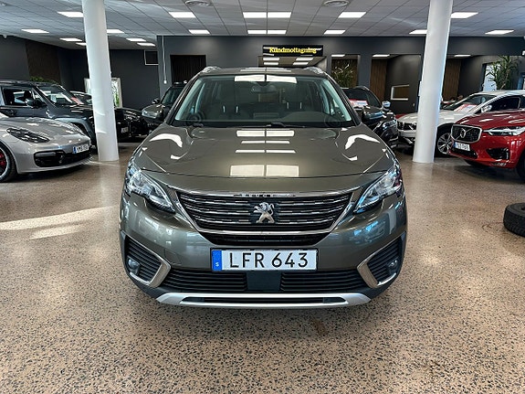 Peugeot 5008 2 of 5
