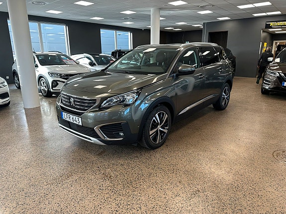 Peugeot 5008 3 of 5