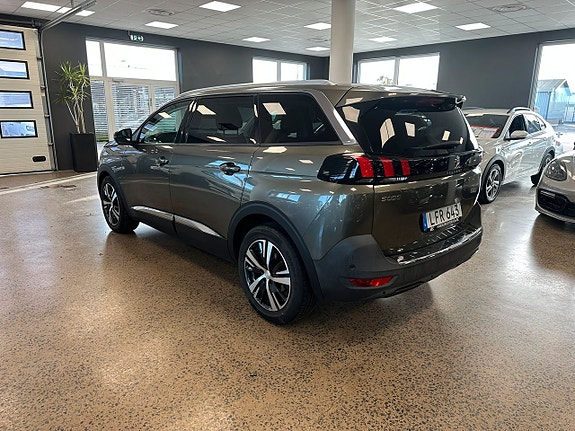 Peugeot 5008 4 of 5