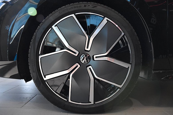 Volkswagen Passat 9 of 25