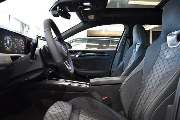Volkswagen Passat 21 of 25
