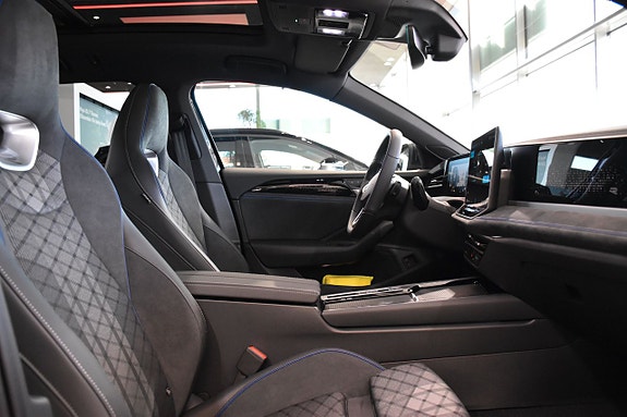 Volkswagen Passat 22 of 25