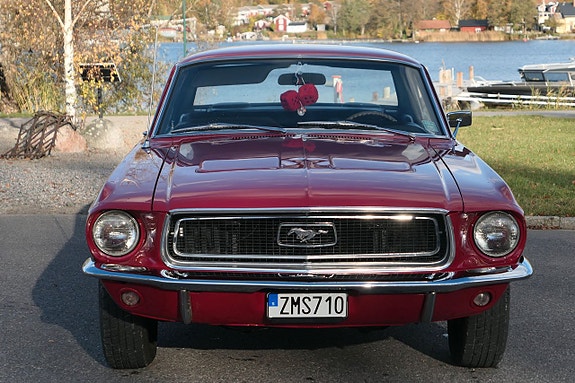 Ford Mustang 3 of 5
