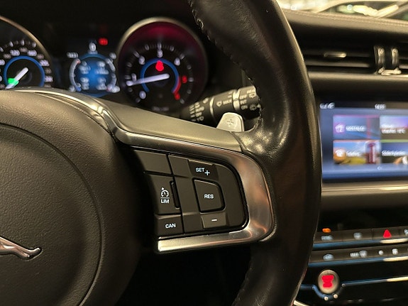 Jaguar XF 17 of 25