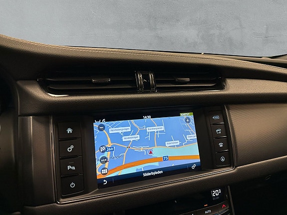 Jaguar XF 18 of 25