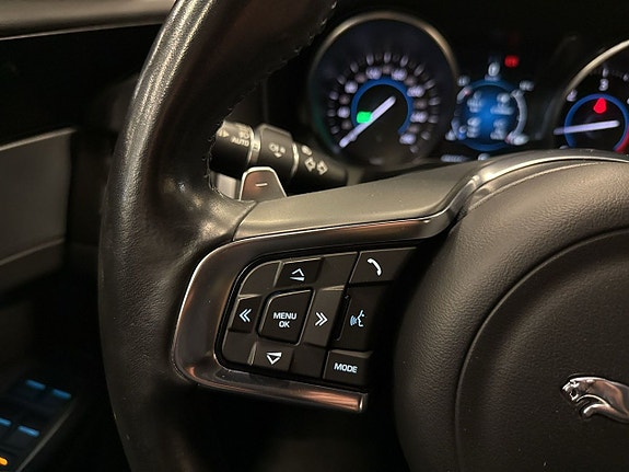 Jaguar XF 16 of 25
