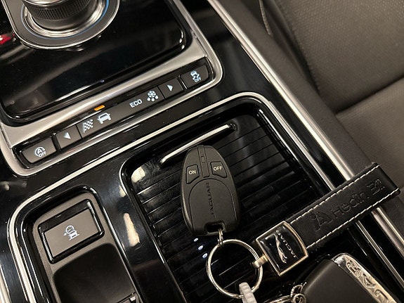 Jaguar XF 22 of 25