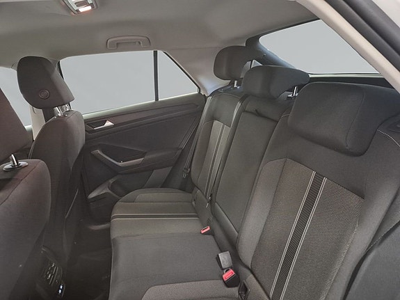 Volkswagen T-Roc 3 of 7