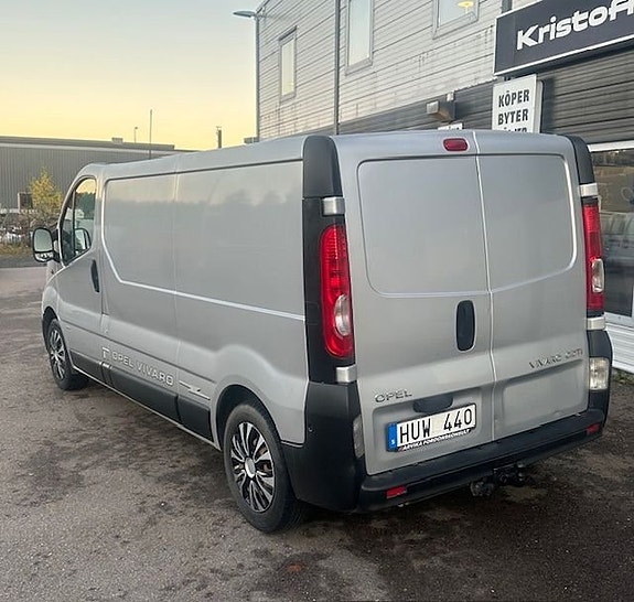 Opel Vivaro 2 of 5