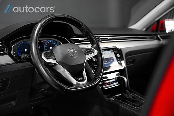 Volkswagen Passat 13 of 30