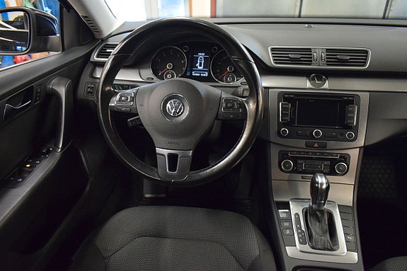 Volkswagen Passat 6 of 26